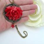 Vintage style red flower ne..